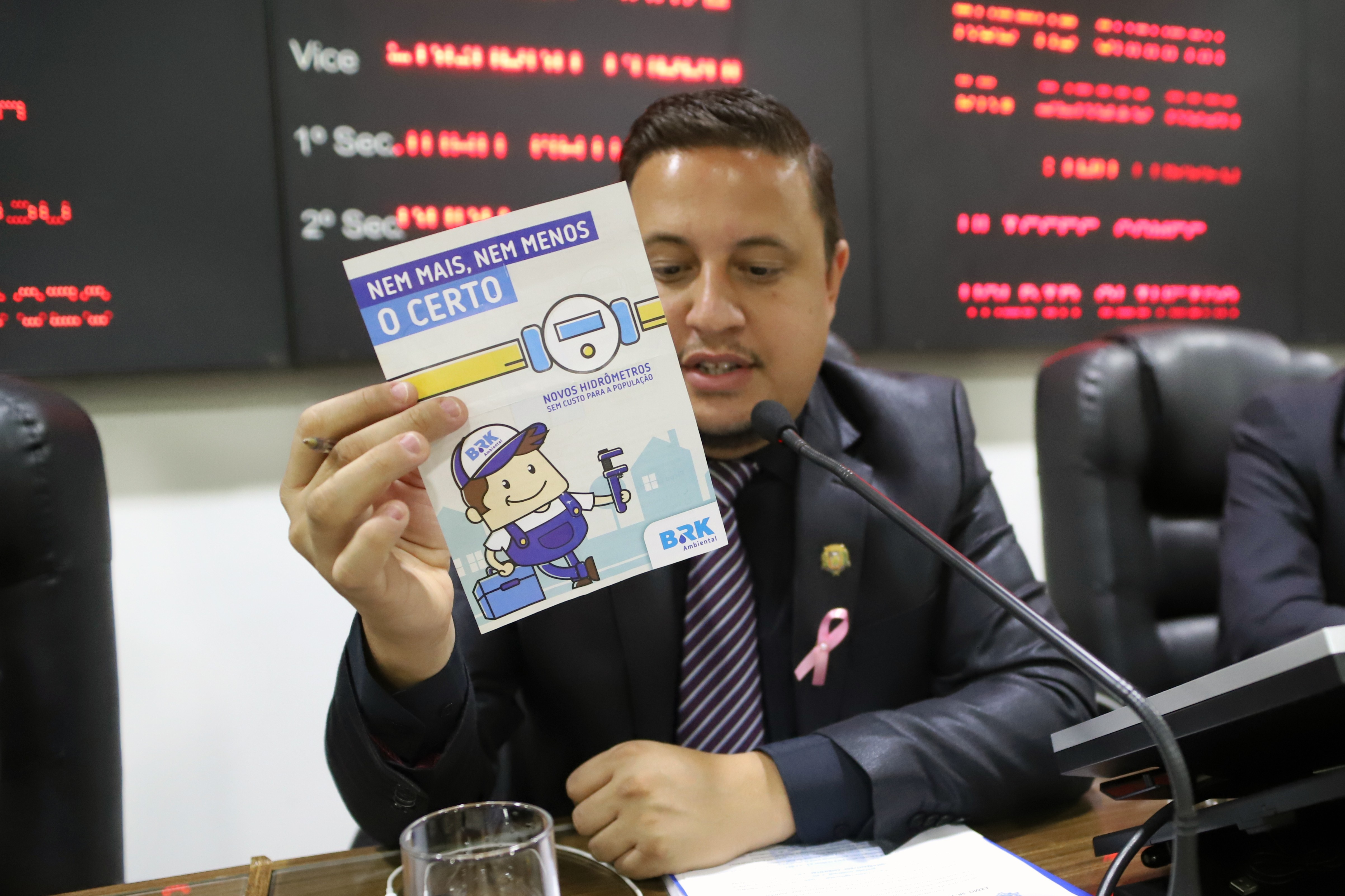 Willian questiona BRK sobre troca de hidrômetros